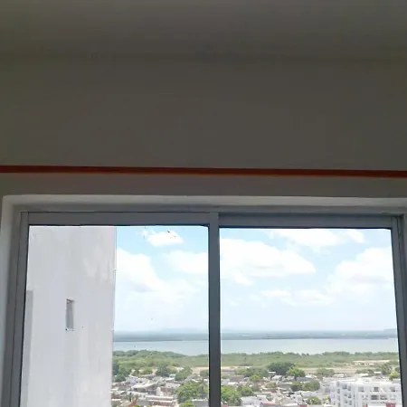Con Hermosa Vista Cerca Al Aeropuerto